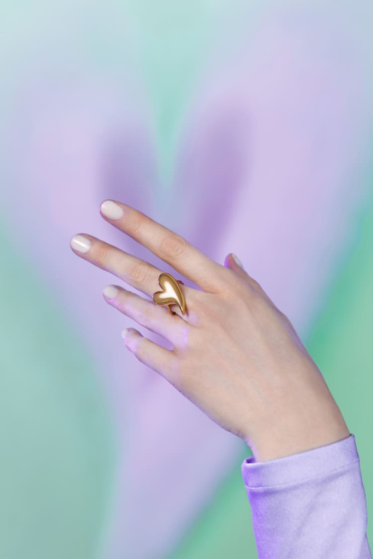 Anillo de amor en forma de corazón de oro