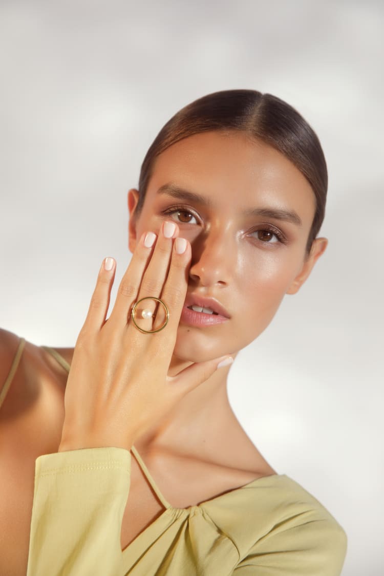 Bague circulaire en or et perle