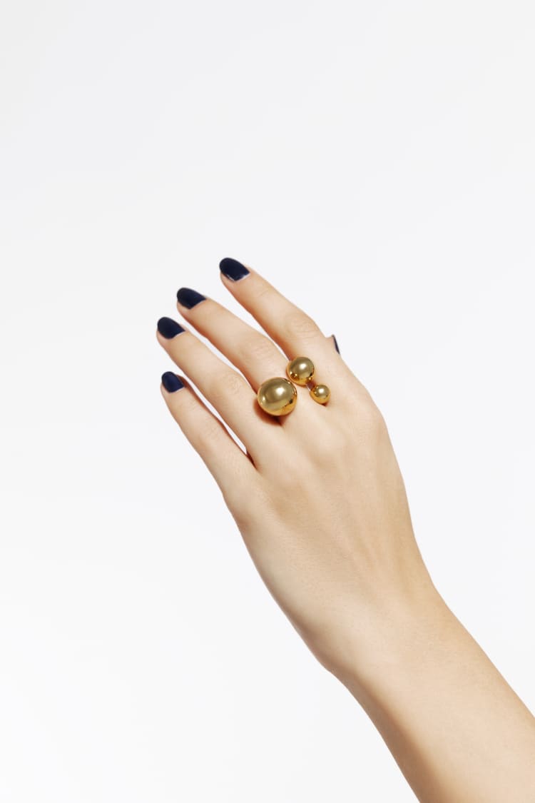 Anello in oro con tre sfere