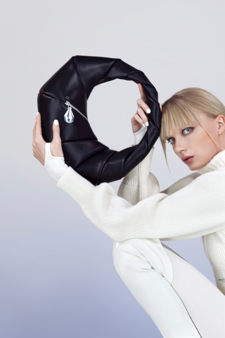 Sac à main noir en cuir