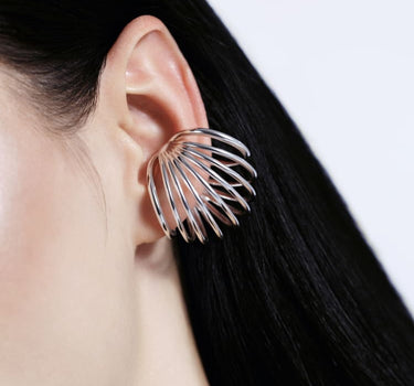 Ear cuff in argento a spirale con sfera