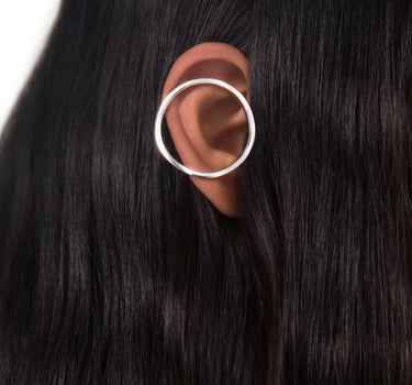 Pendiente ear cuff esférico en plata