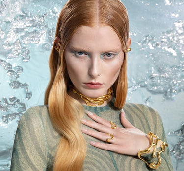 anillo asimétrico de oro