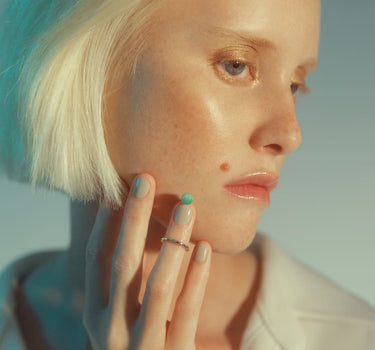 Bague clou en argent avec pierre
