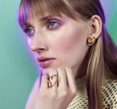 Anillo Love de corazón abierto en oro