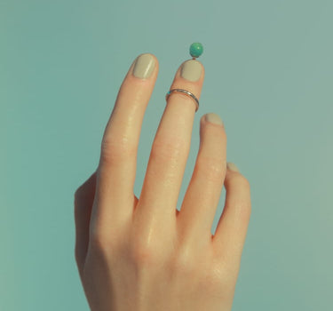 Bague clou en argent avec pierre