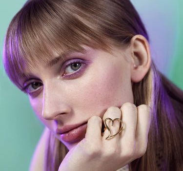 Anillo Love de corazón abierto en oro