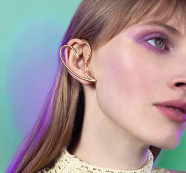 Ear cuff de corazón completo en oro