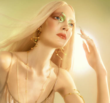 Orecchini pendenti bold in oro con cristalli di opale e topazio