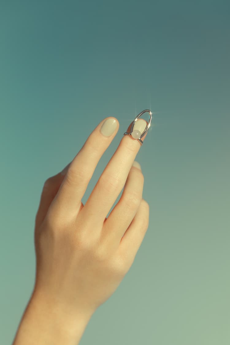 Anello Chiodo in Argento con Pietra Incastonata