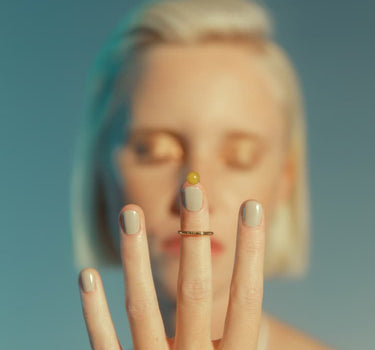 Bague d’ongle en or avec pierre