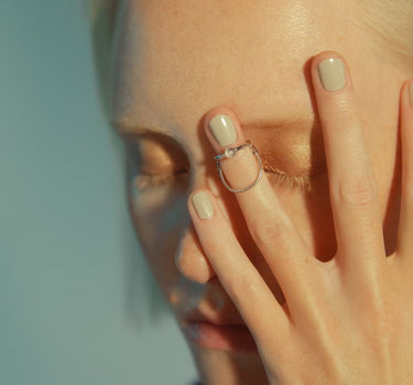 Bague Clou en argent avec chaîne