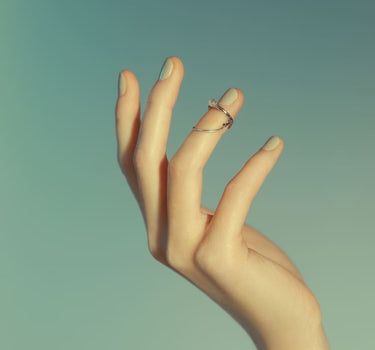 Bague Clou en argent avec chaîne