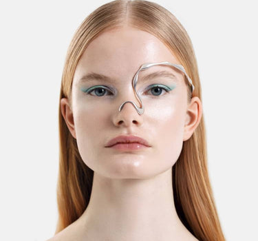 gioiello facciale a forma organica in argento