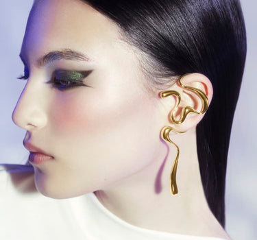 Gran earcuff líquido en oro