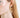 boucles d’oreilles liquides en or qui entourent les oreilles