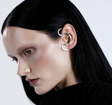 Ear cuff in argento da indossare intorno all’orecchio