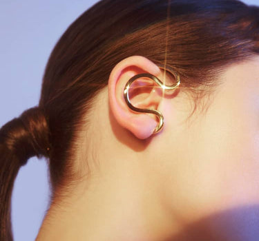 Pendiente ear cuff de serpiente en oro