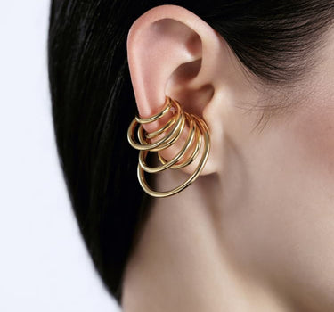 ear cuff en forma de espiral en oro