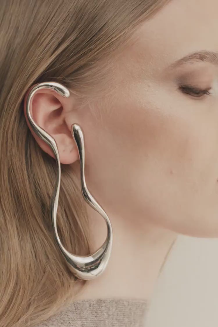 Liquid Ear Cuff mit Anhänger in Silber