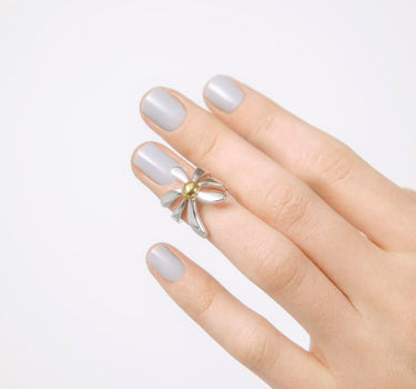 Daisy flower midi ring with silver petals from MAM