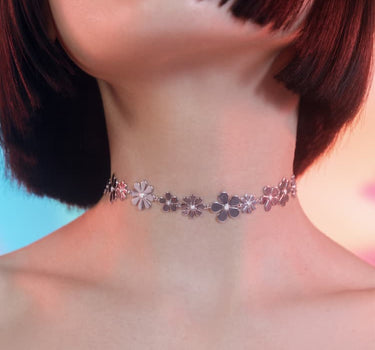 collier ras de cou fleur en argent