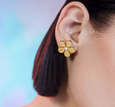 daisy stud earrings in gold