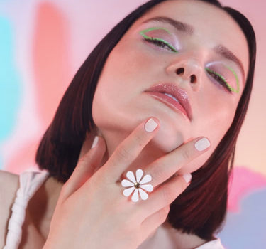 flower ring in gold and white