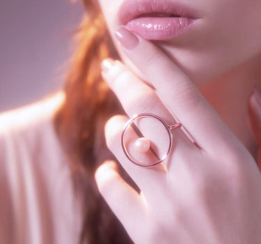 Bague en or rose avec perle